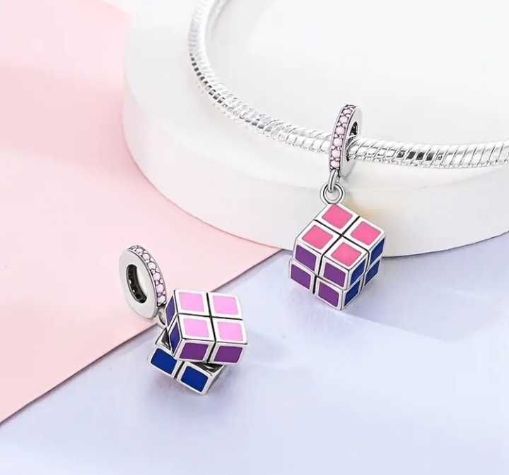 Висулка с въртящ се куб. За гривна и верижка. Сребро 925.