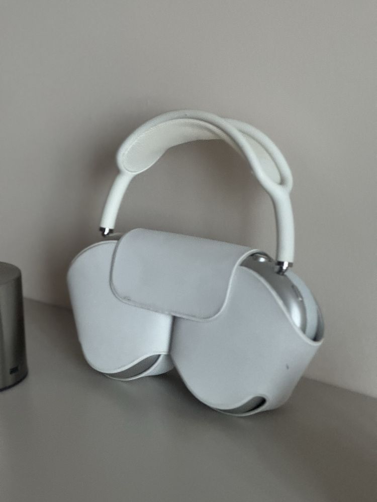 AirPods MAX в идеальном состоянии белые