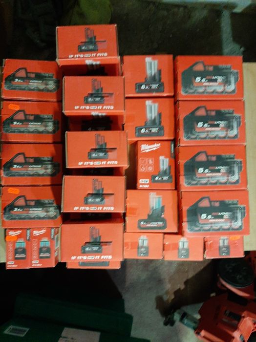 Baterii , încărcătoare Milwaukee