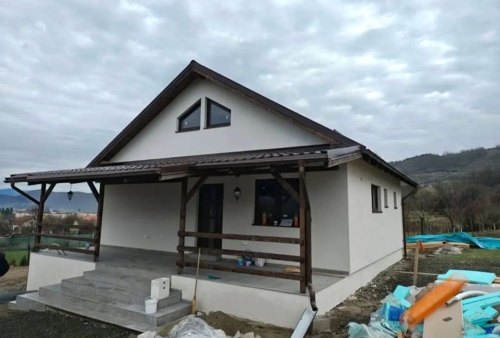 Case pe structură metalică cu panouri sandwich – viitorul construcțiil