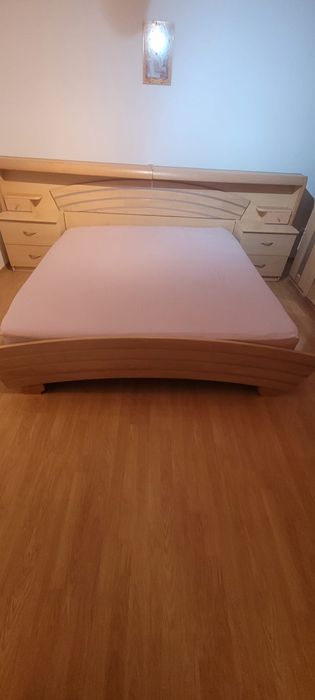Vând pat + saltea