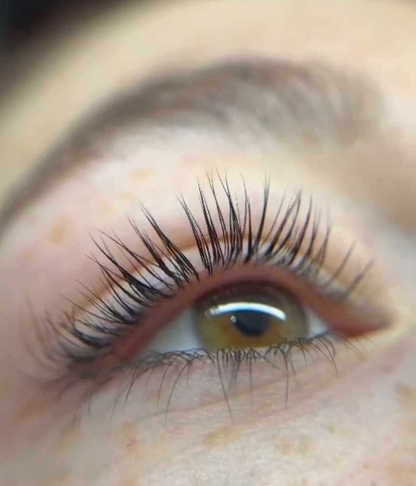 Laminare gene și sprâncene