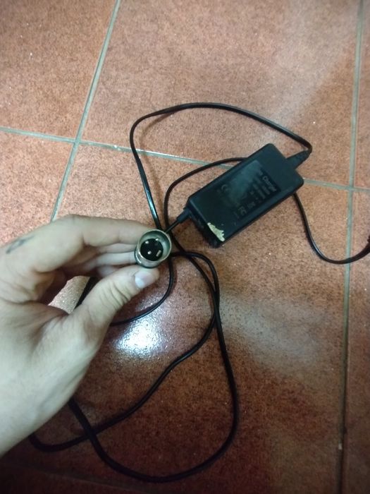 Baterie bicicleta electrica,încărcător ,2 căști de protecție