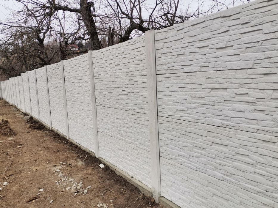 Gard beton plăci și stâlpi