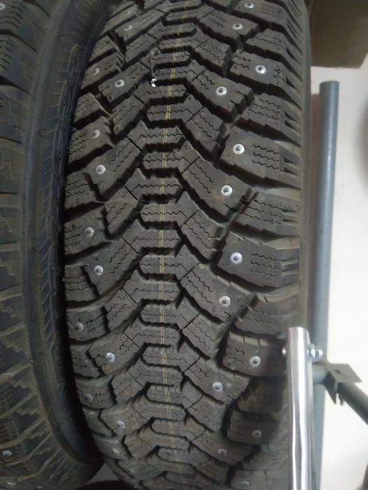 Шины шипованные  215/55R16