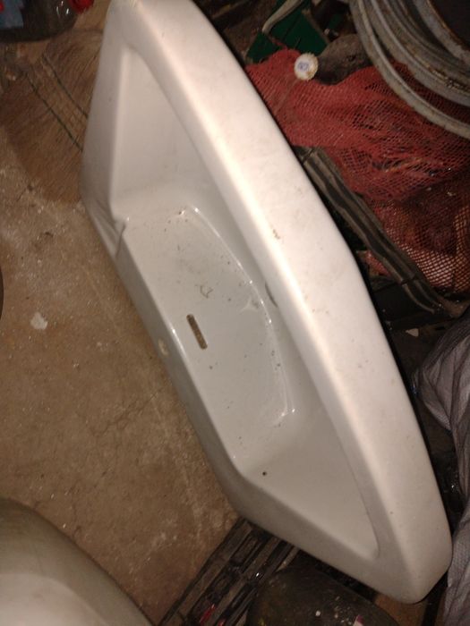 Vând chiuvetă pentru baie / lavoar , dimensiuni mai