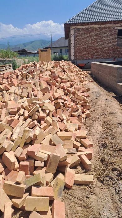 Красный кирпич с завода