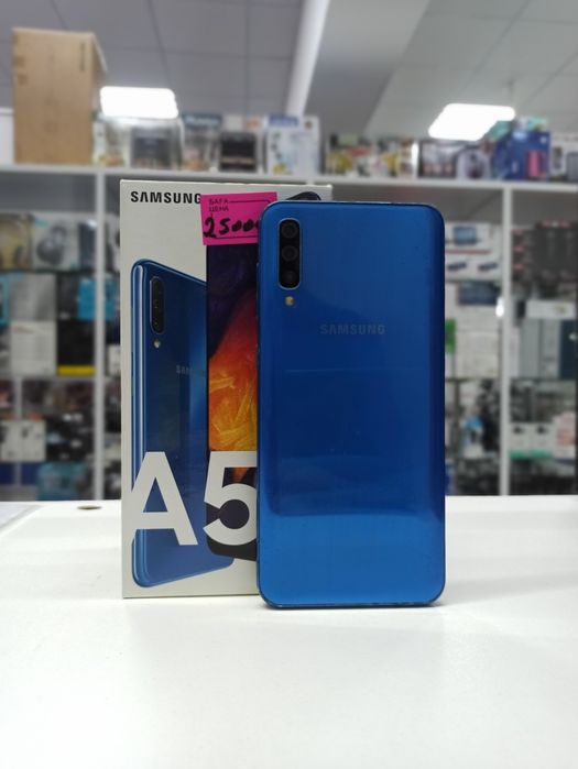 Samsung Galaxy A50, 4/64gb.