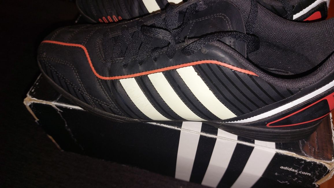 Футболни бутонки Adidas Davicto V TRX TF