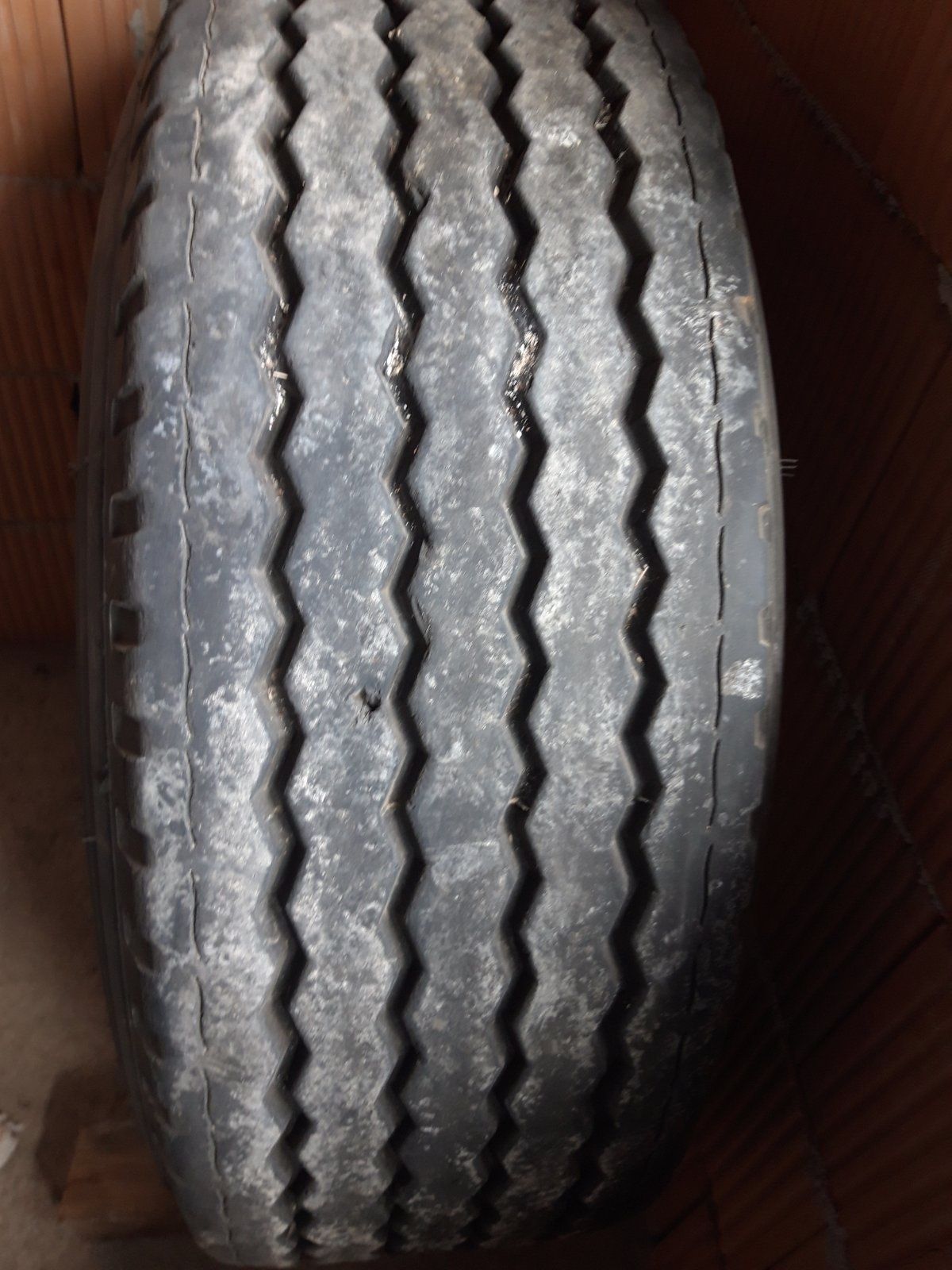 Гума с джанта 385 / 65 R 22.5