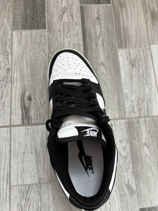 Vând adidasi nike dunk panda !