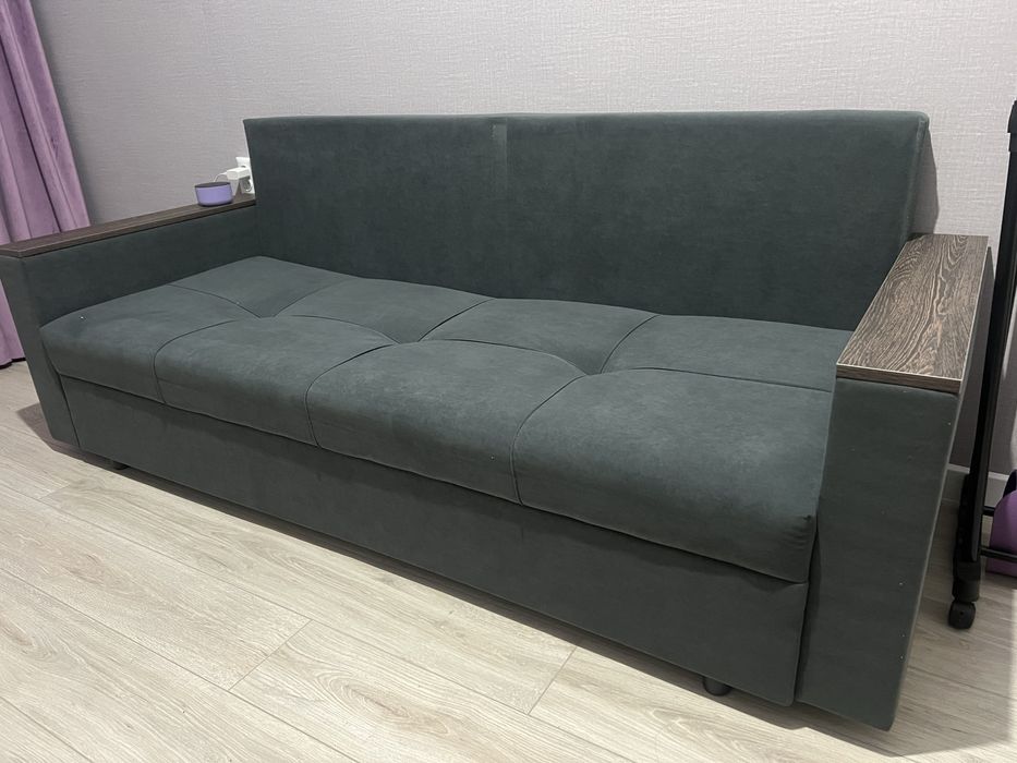 Продам диван в отличном состояний