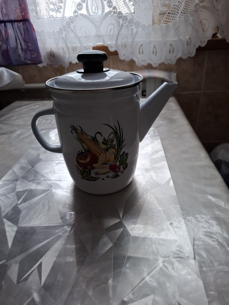 Продам кофейник эмалированный