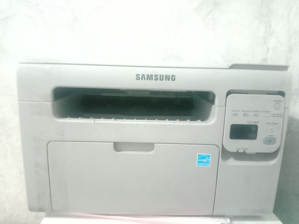 Продам МФУ Samsung SCX-3400 
Состояние горит крас