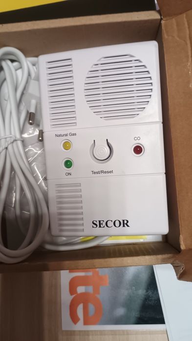Vând 2 detectoare de gaz Sector , fără electrovane.
