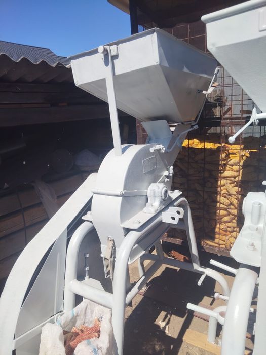 Vand moara la tractor