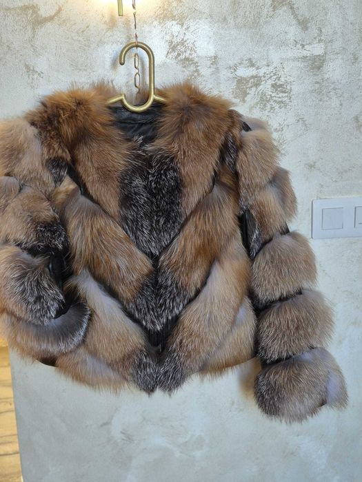 Vând haine de blană – modele elegante /  PRET SOC !!