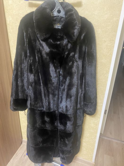 Продам норковую шубу черный брилиант новая размер 46/48