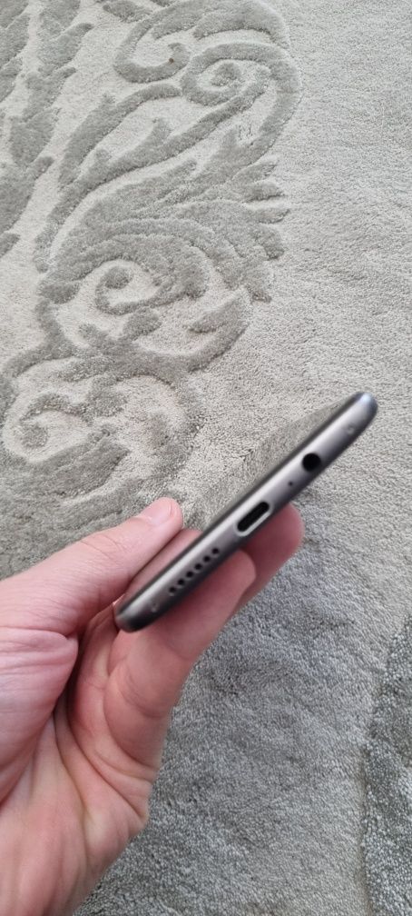 Telefon OnePlus 3T, varianta cu 6 gb Ram si 128 gb memorie