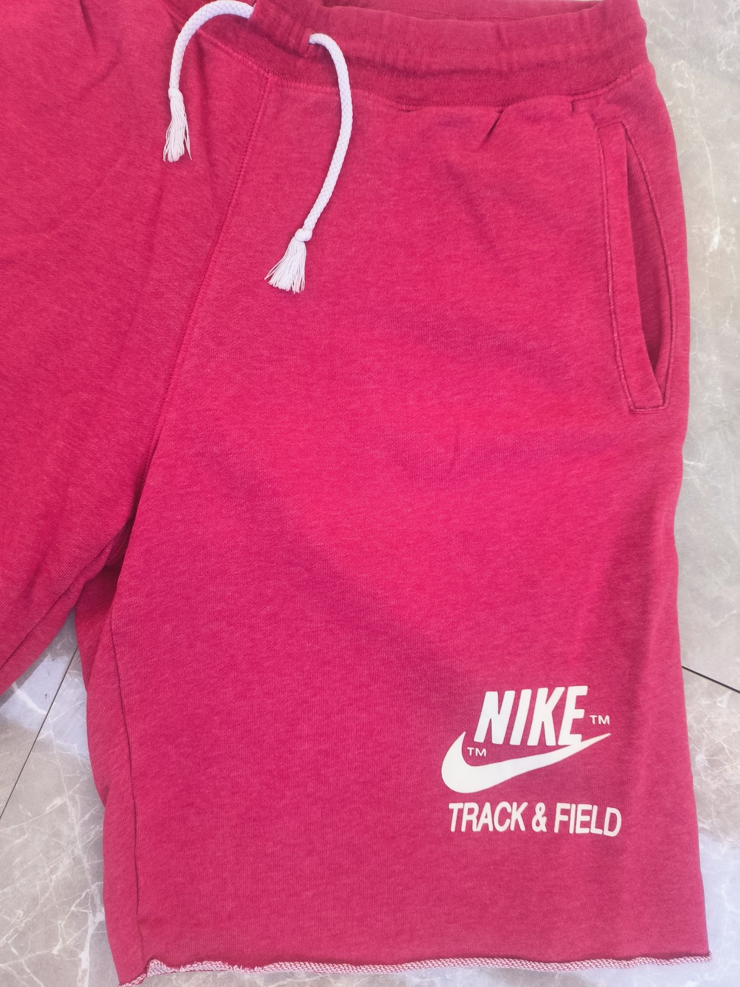 Nike къси панталони L размер