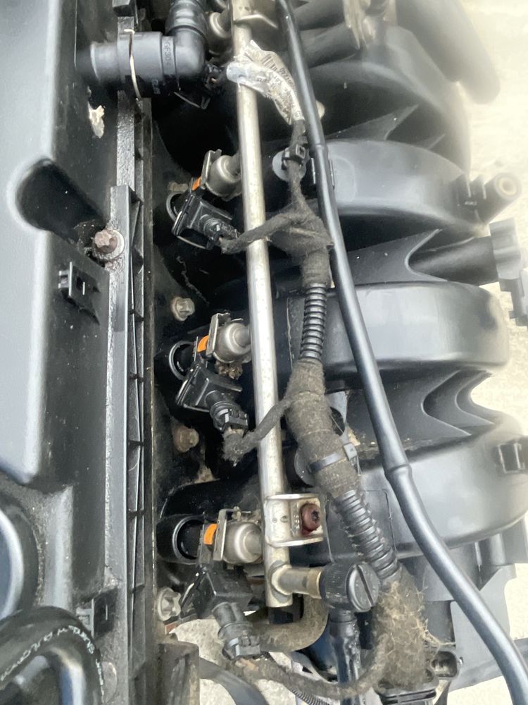 Rampă injectoare completă (4 injectoare) Opel insignia 1.8 benzina XER
