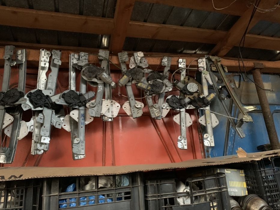 Vand macarale electrice si mecanice pt Dacia Logan-duster-mcv-sandero