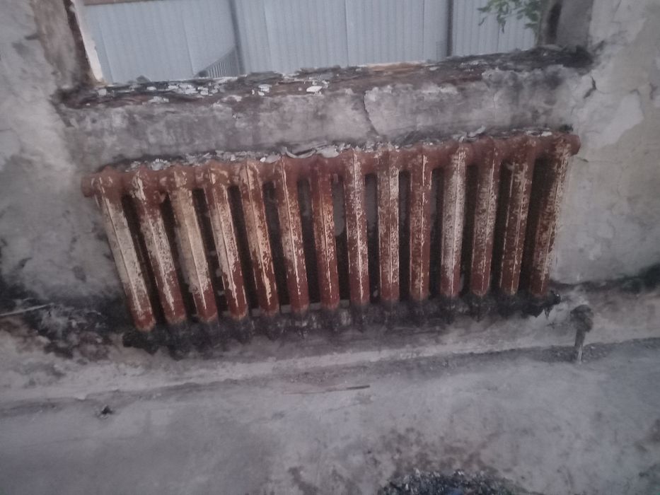 Продам чугунный батарей