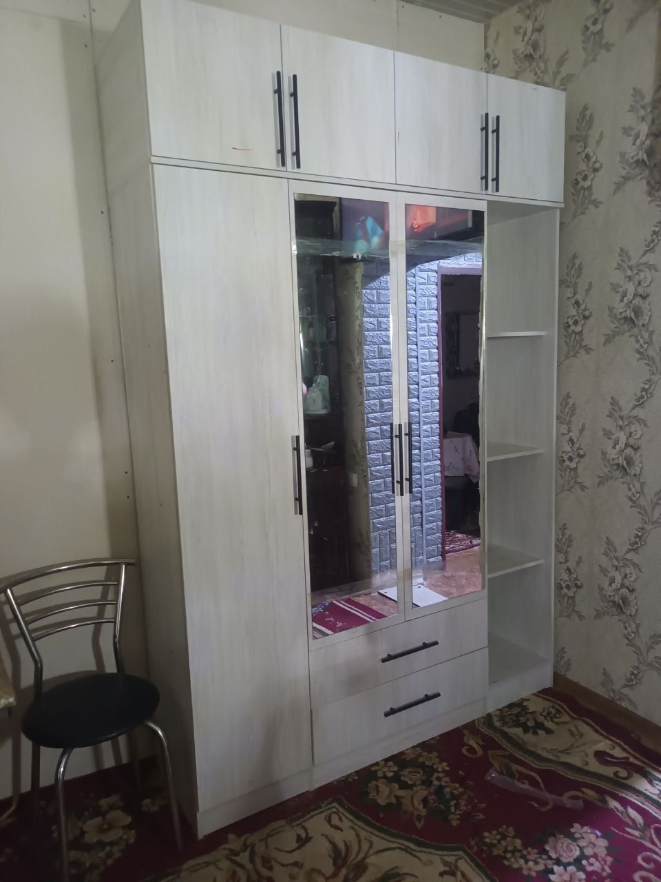 Shkaf sotiladi dastafka ustanovka bepul