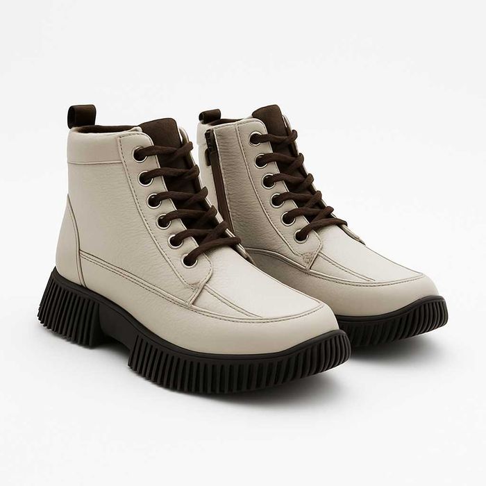 Дамски светлобежови боти от естествена кожа с тъмнокафява подметка