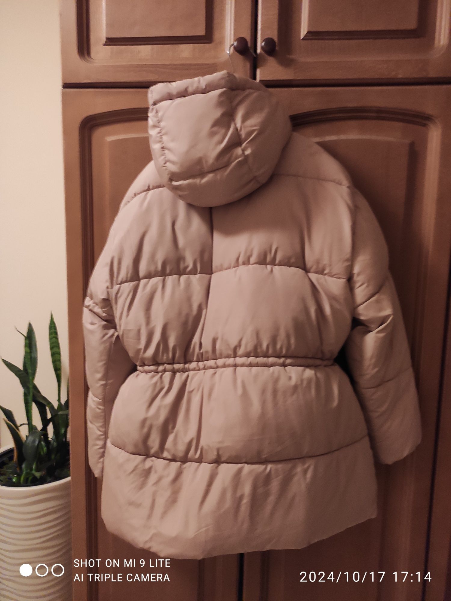Продам куртку зимнюю (Мьянма),  дублёнку ( Турция)