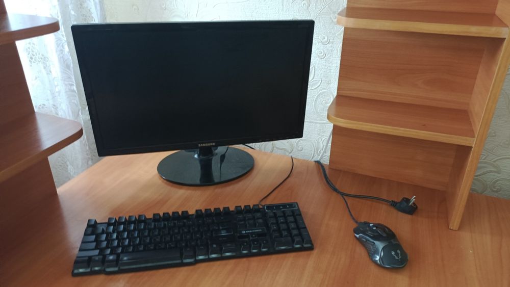 Продам компьютер со столом