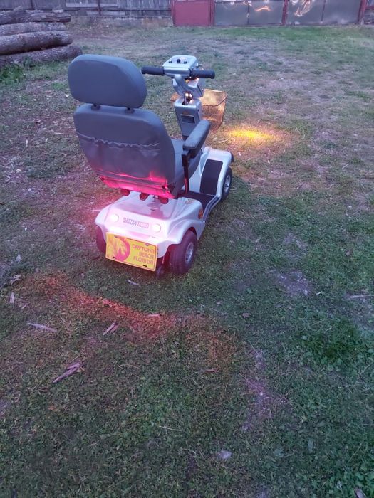Carucior scuter electric Rascal persoane cu dizabilitati