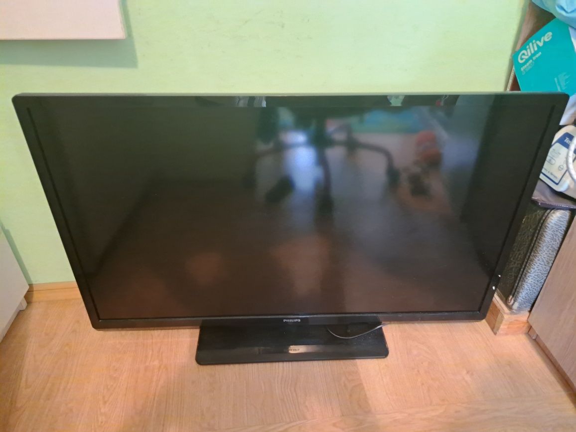 Televizor philips , vand urgent