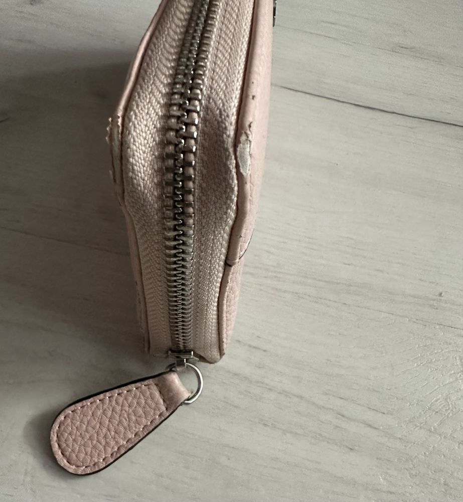 Дамско протмоне Guess
