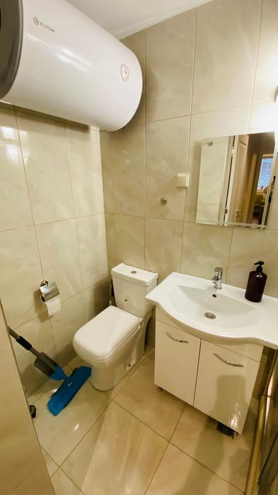 Дава се под наем Двустаен апартамент в Бургас, Център - 55 кв.м за 459 € - Снимка #3