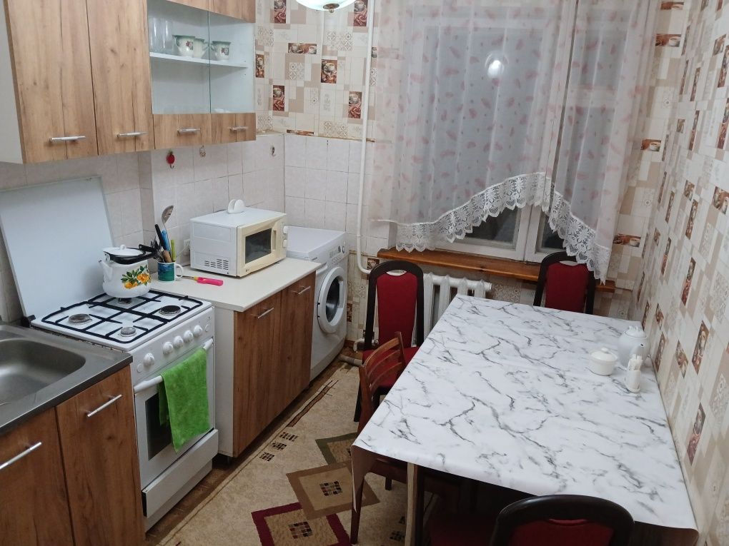 Сдам 2-х комнатную квартиру посуточно в центре, уютно и тепло .