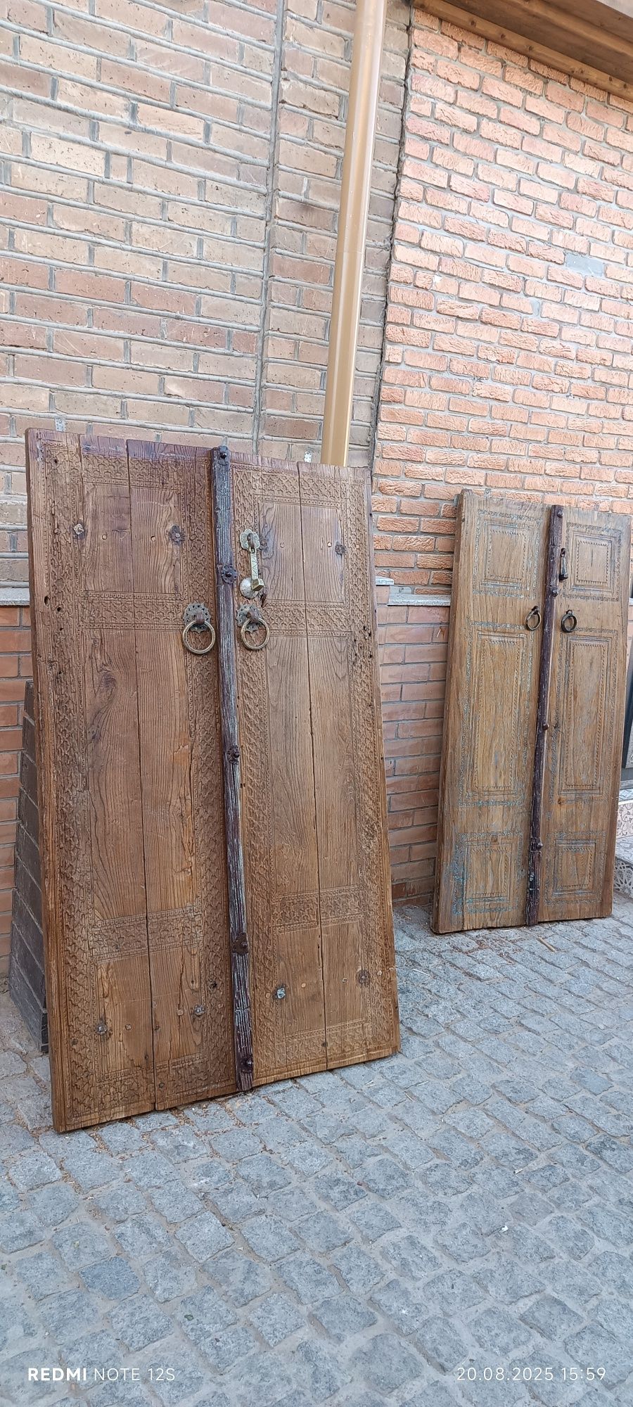 Старинные двери, калитки, ворота из массива карагача.