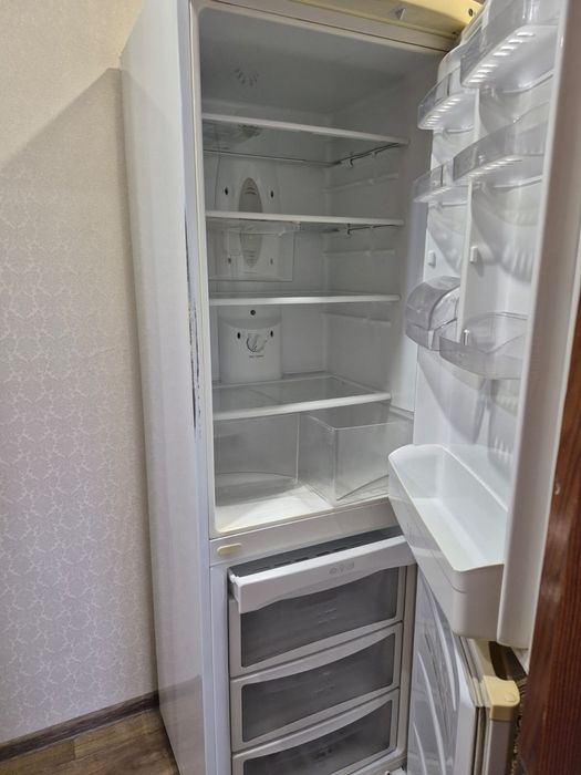 Продам холодильник LG