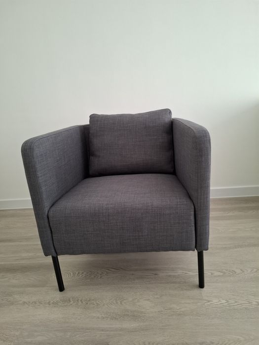 Кресло ИКЕА, тёмно-серого цвета,высота 75см,ширина 70,длина 73см.