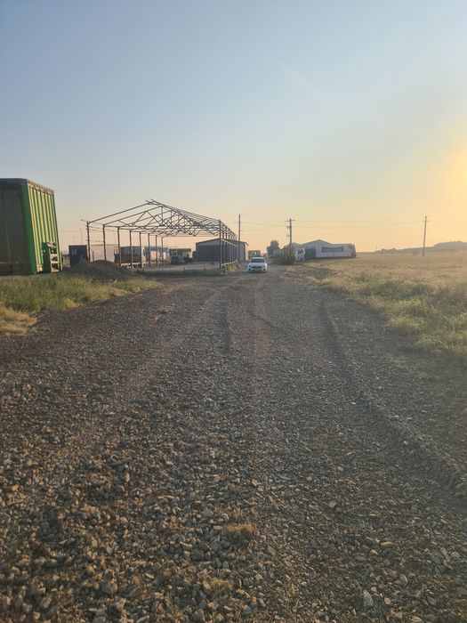Teren 2 parcele intravilan 680m fiecare Metro Carcea lângă strada
