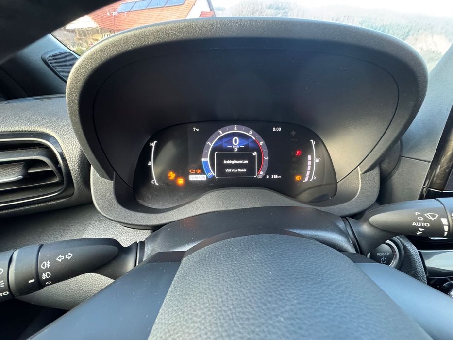 Toyota yaris cross 4x4 avariat