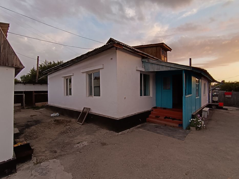 Үй сатылады. Келіп көріңіздер.