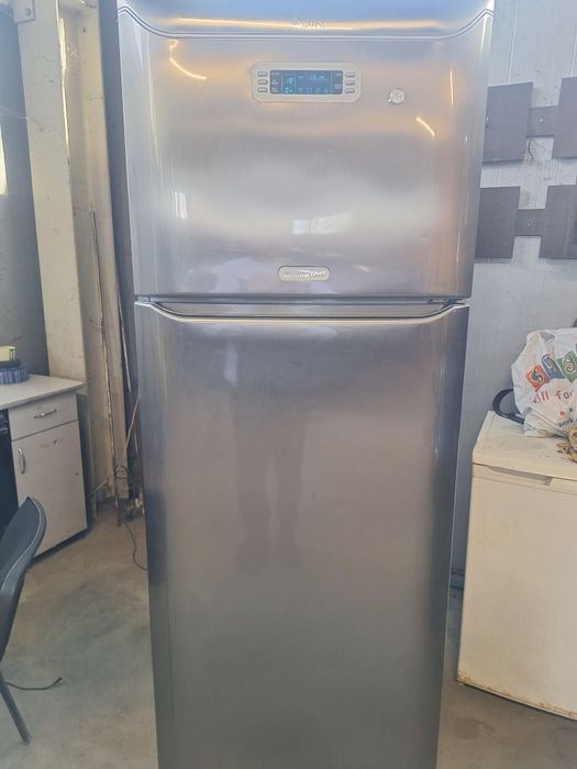 Vand  frigider  ariston