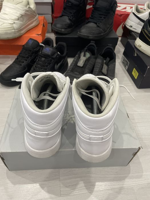 Jordan 1 mid tripple white