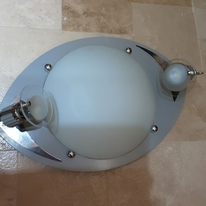 Lustra 3 brate metalice, abajur sticla alb, veioza, Aplica