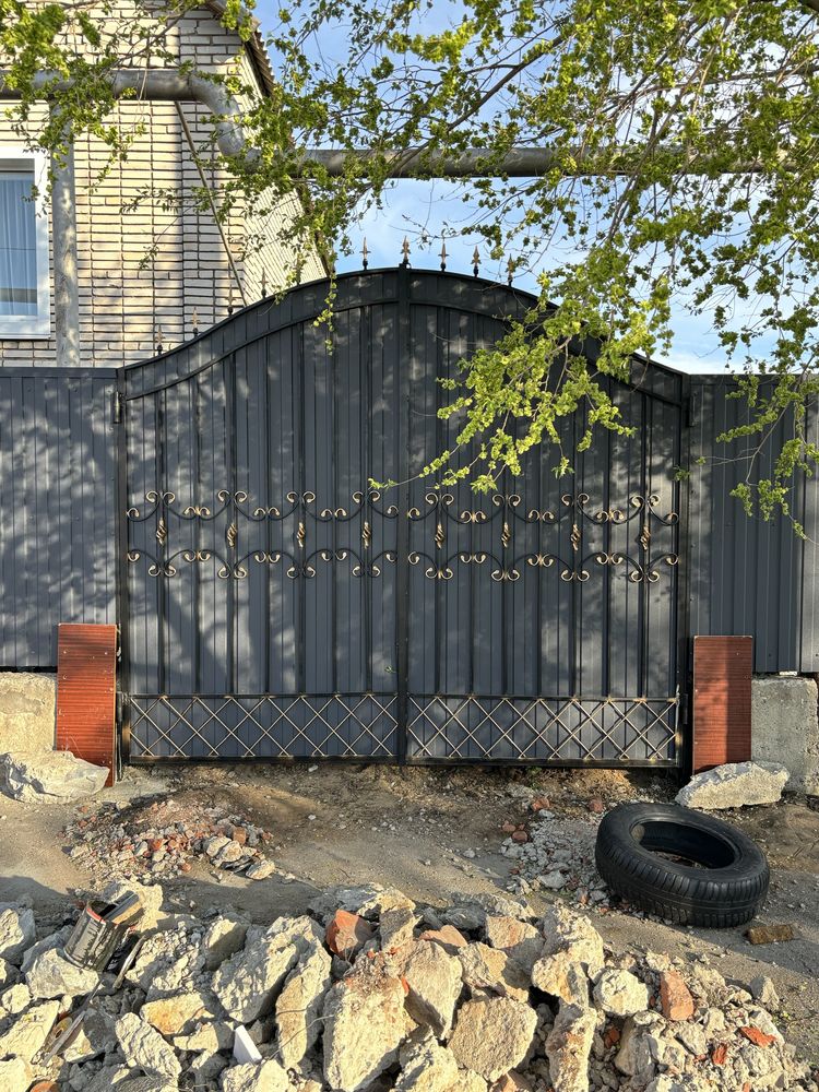 Заборы,ворота, двери, решетки и другие изделия из металла