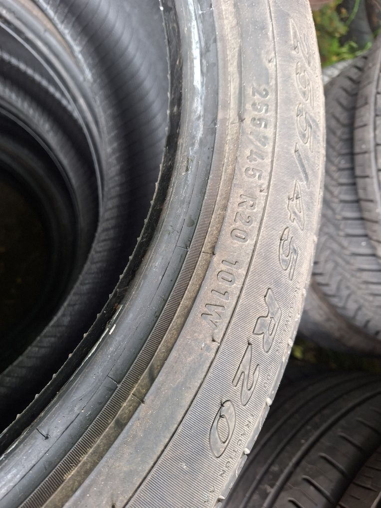 Anvelope Pireli 255/45/20 de vară 4 buc aproape noi