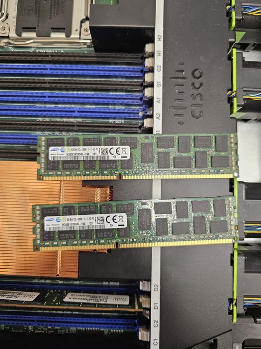 Сервер Cisco UCS C220 M3