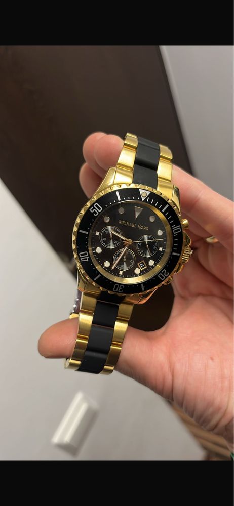 Ceas Michael Kors Everest Two Tone Gold & Black Chronograph