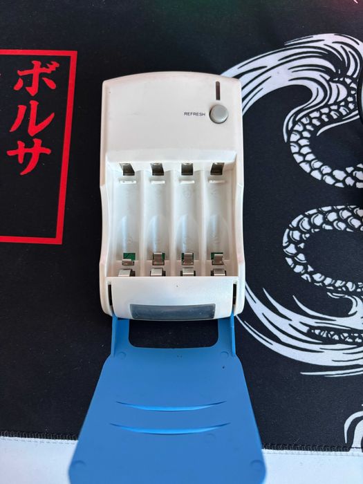 Incarcator acumulatori AA/AAA Fujicell